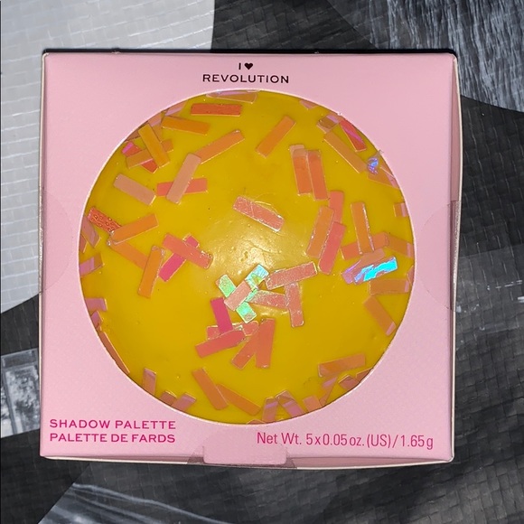 I ❤️ Revolution Eyeshadow Palette - Picture 1 of 4